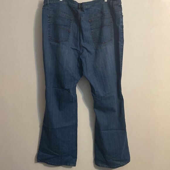 Venezia 5 pocket Flare Leg jeans, size 26T - Picture 2 of 3